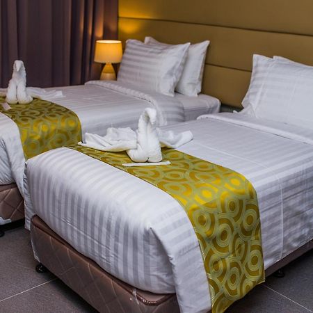 Hotel Costa Brava Таклобан Екстериор снимка
