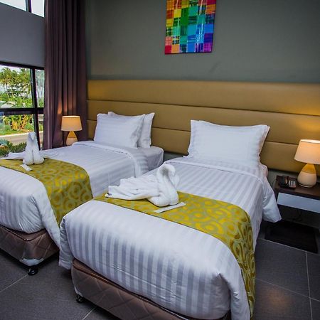 Hotel Costa Brava Таклобан Екстериор снимка