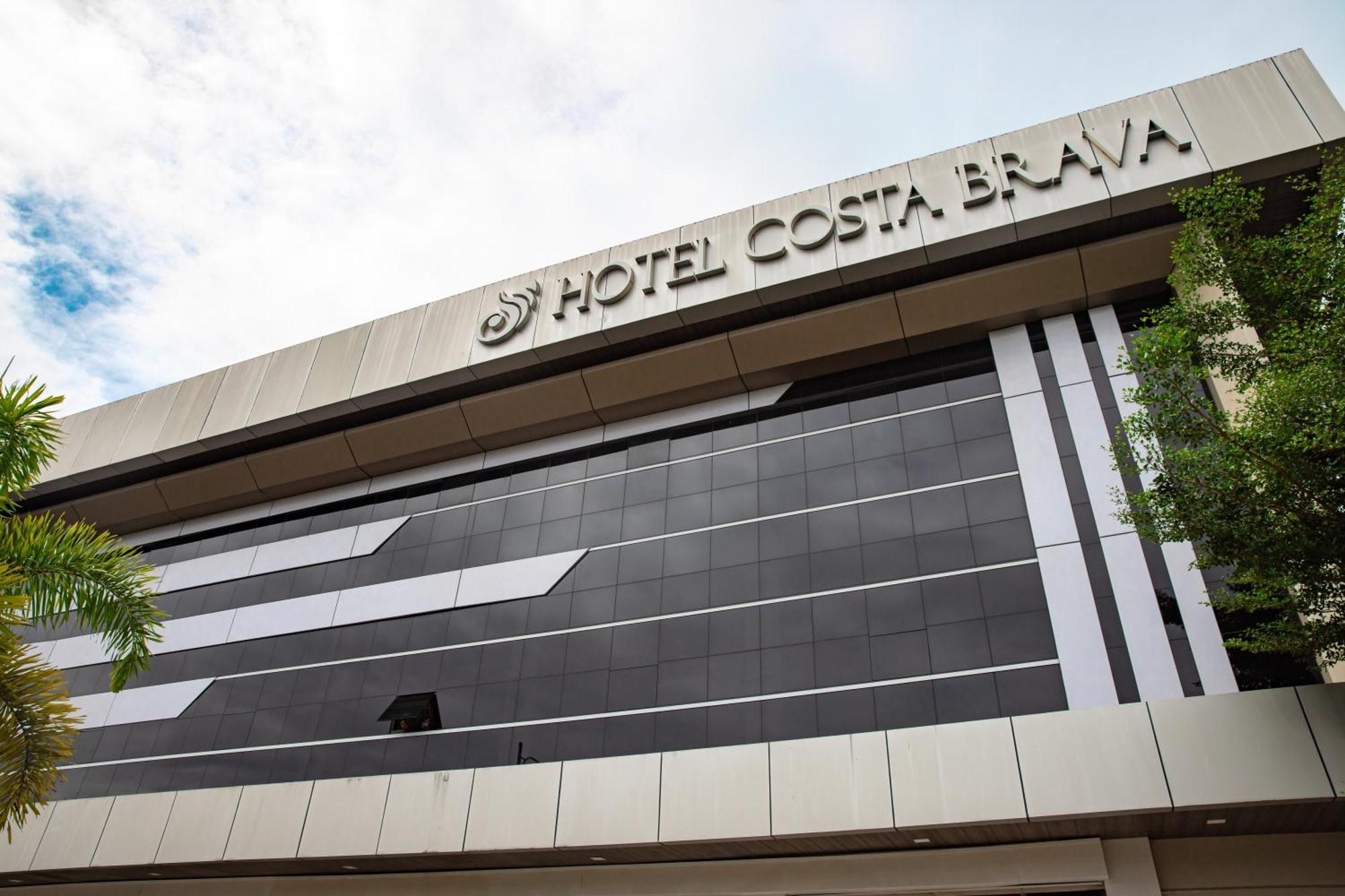Hotel Costa Brava Таклобан Екстериор снимка