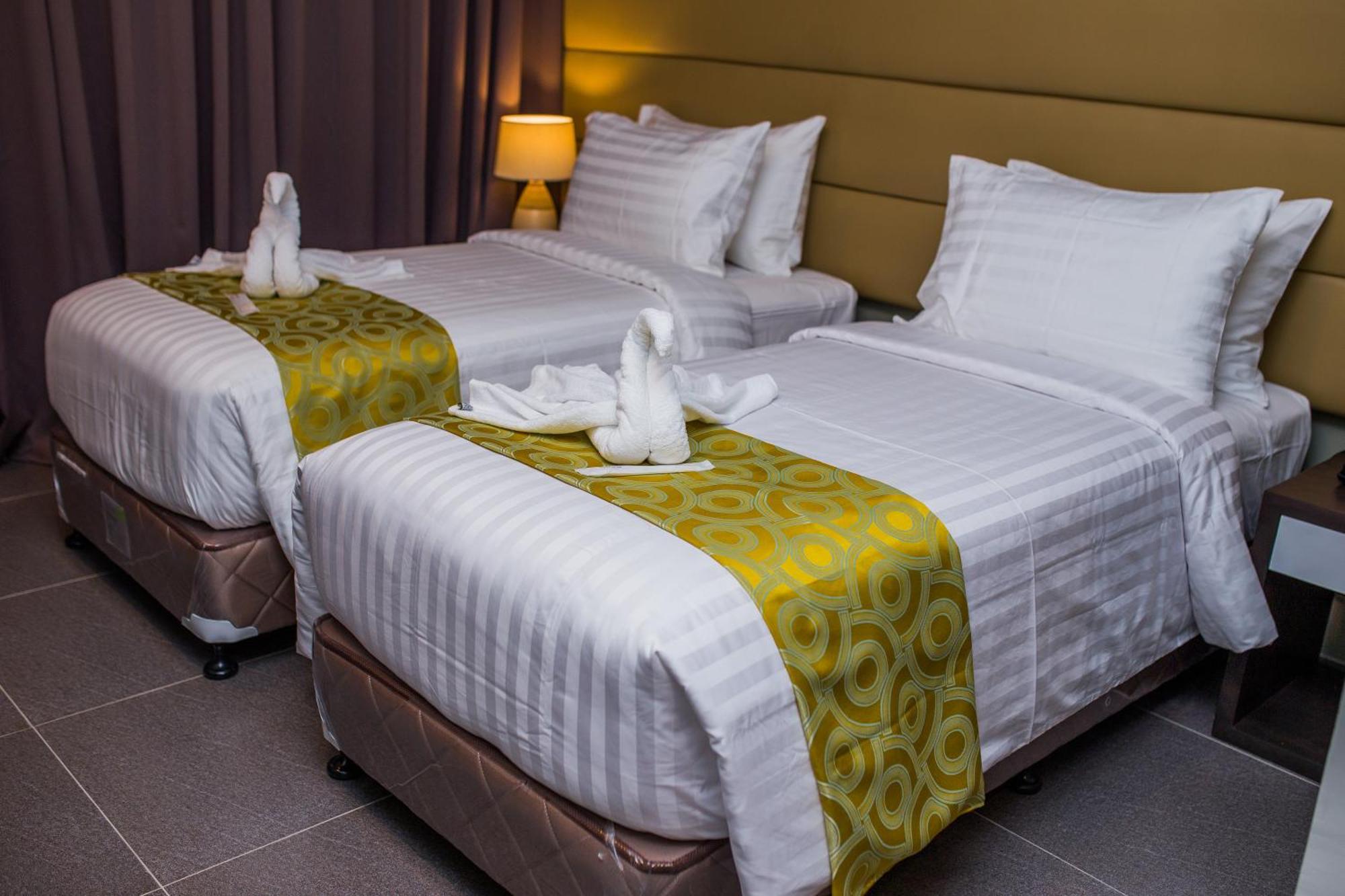 Hotel Costa Brava Таклобан Екстериор снимка