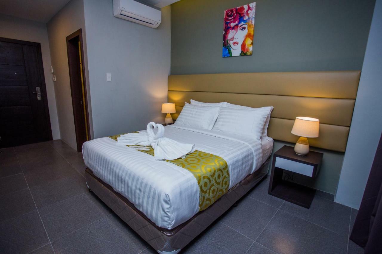 Hotel Costa Brava Таклобан Екстериор снимка