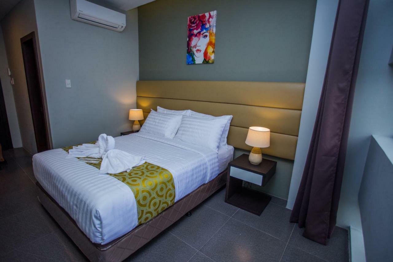 Hotel Costa Brava Таклобан Екстериор снимка