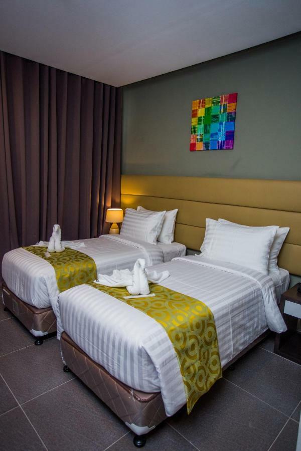 Hotel Costa Brava Таклобан Екстериор снимка