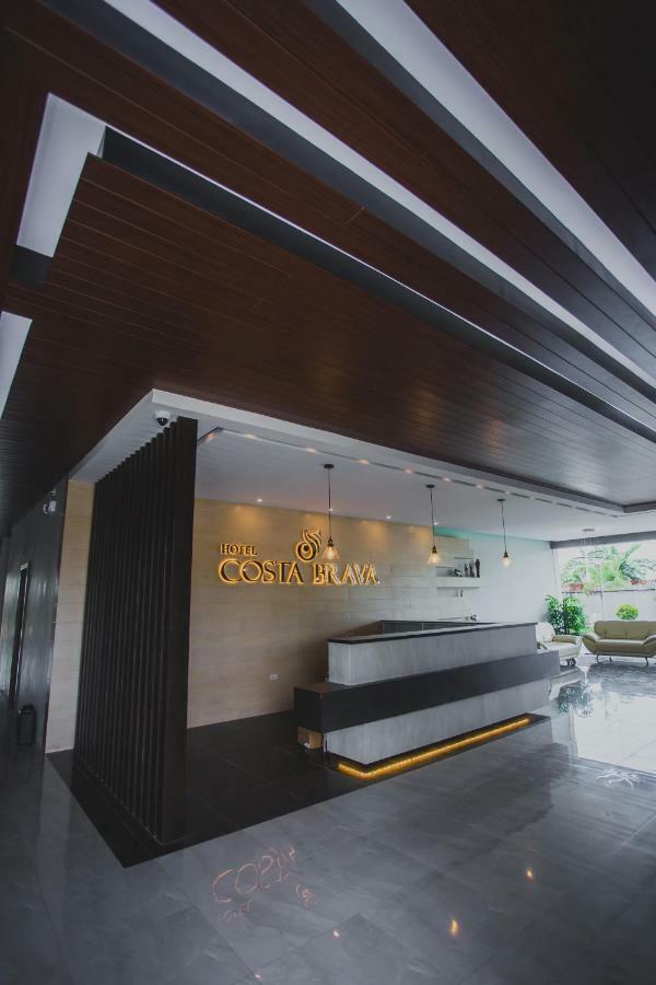 Hotel Costa Brava Таклобан Екстериор снимка