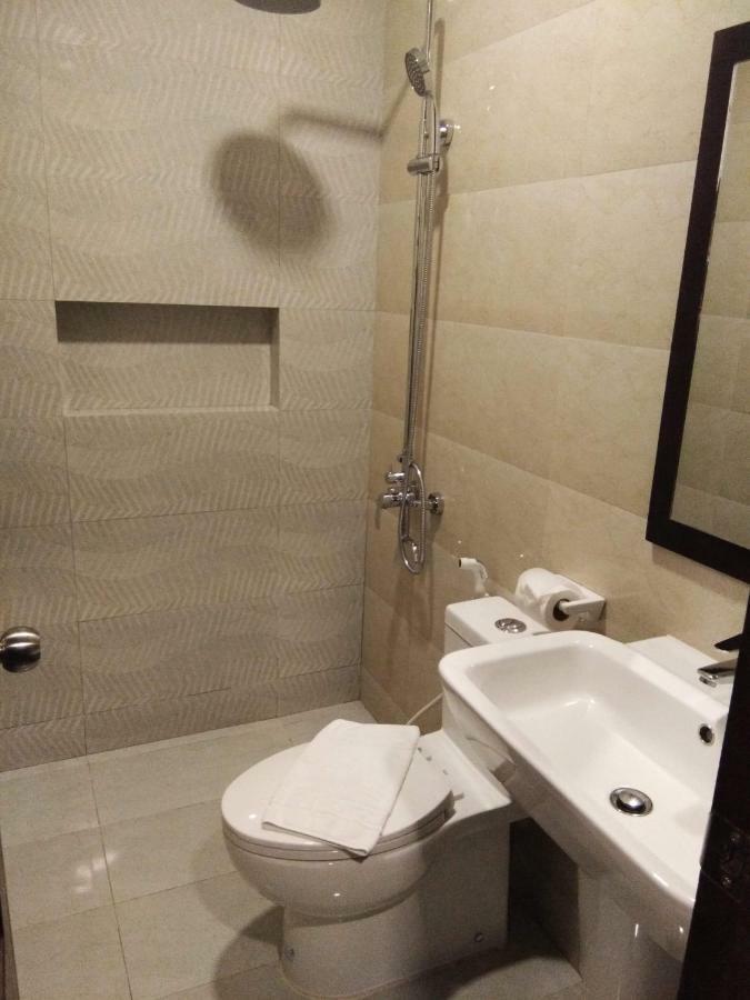 Hotel Costa Brava Таклобан Екстериор снимка