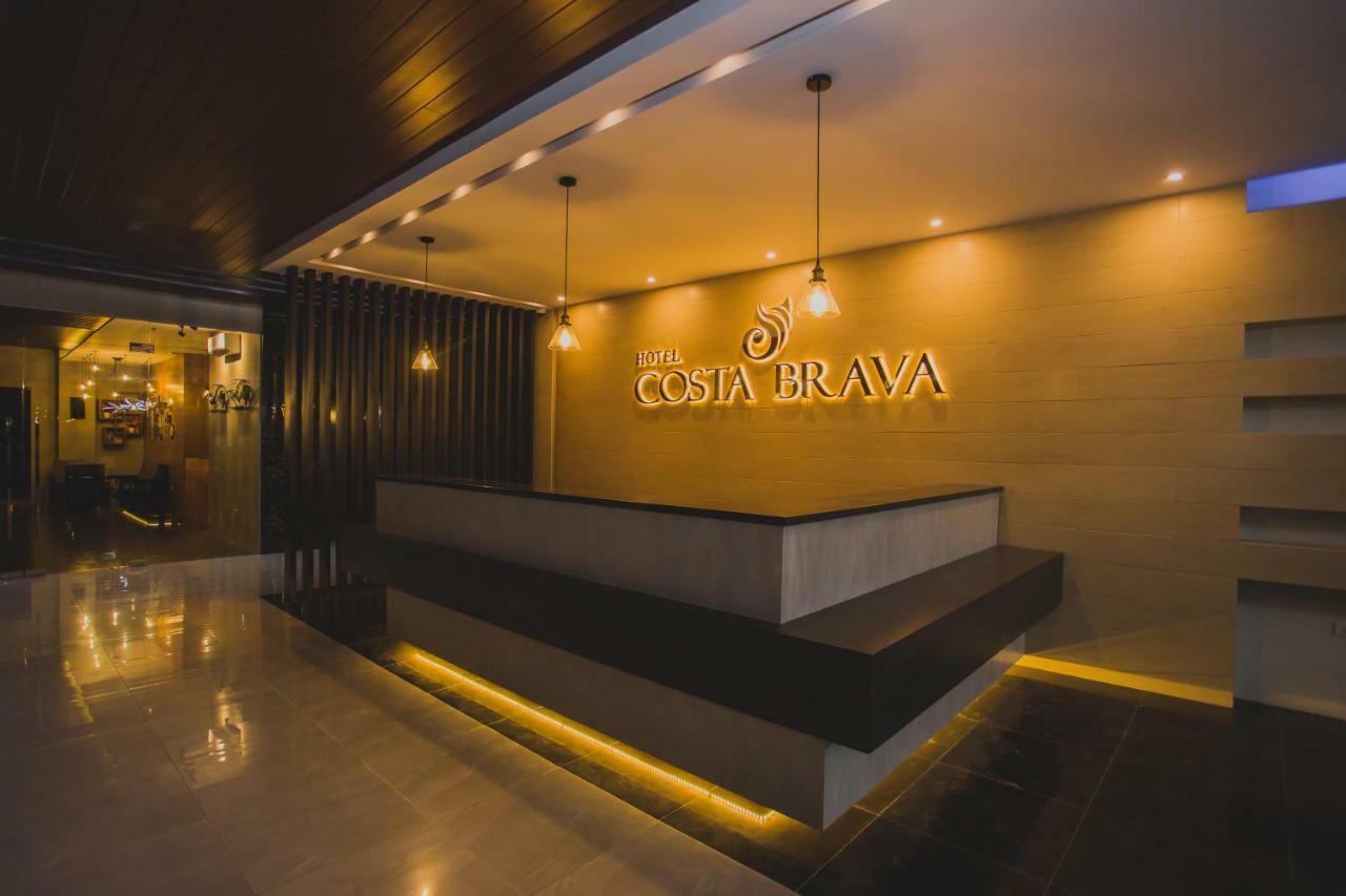 Hotel Costa Brava Таклобан Екстериор снимка