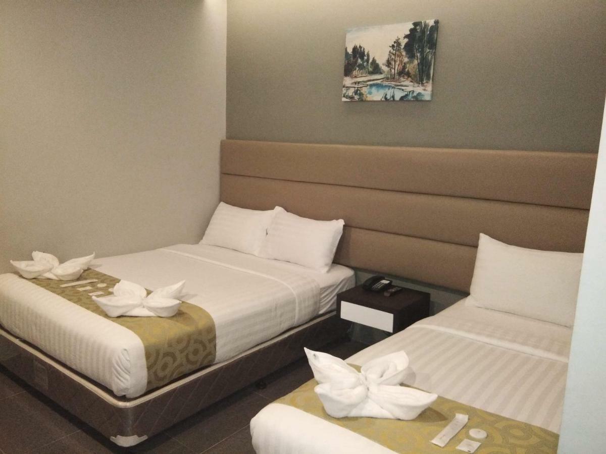 Hotel Costa Brava Таклобан Екстериор снимка
