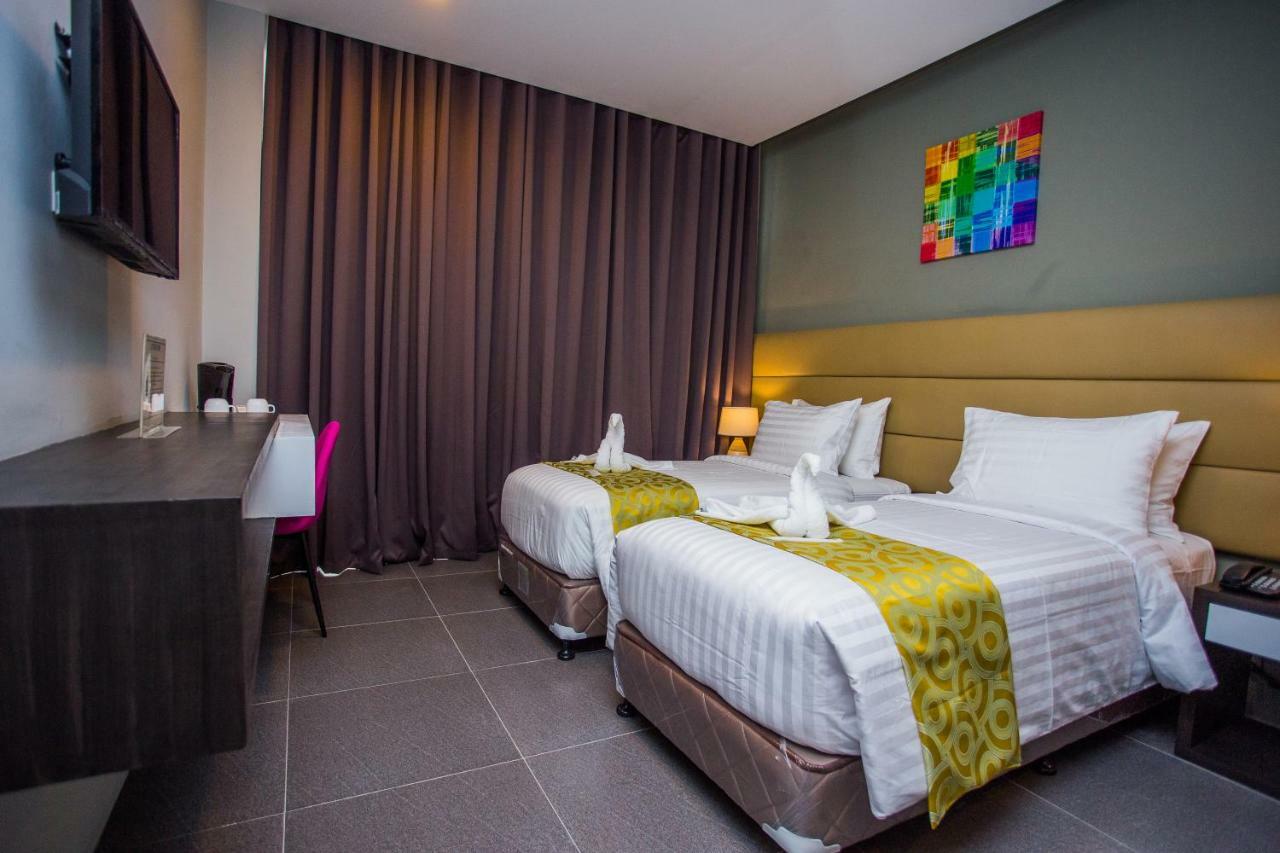 Hotel Costa Brava Таклобан Екстериор снимка